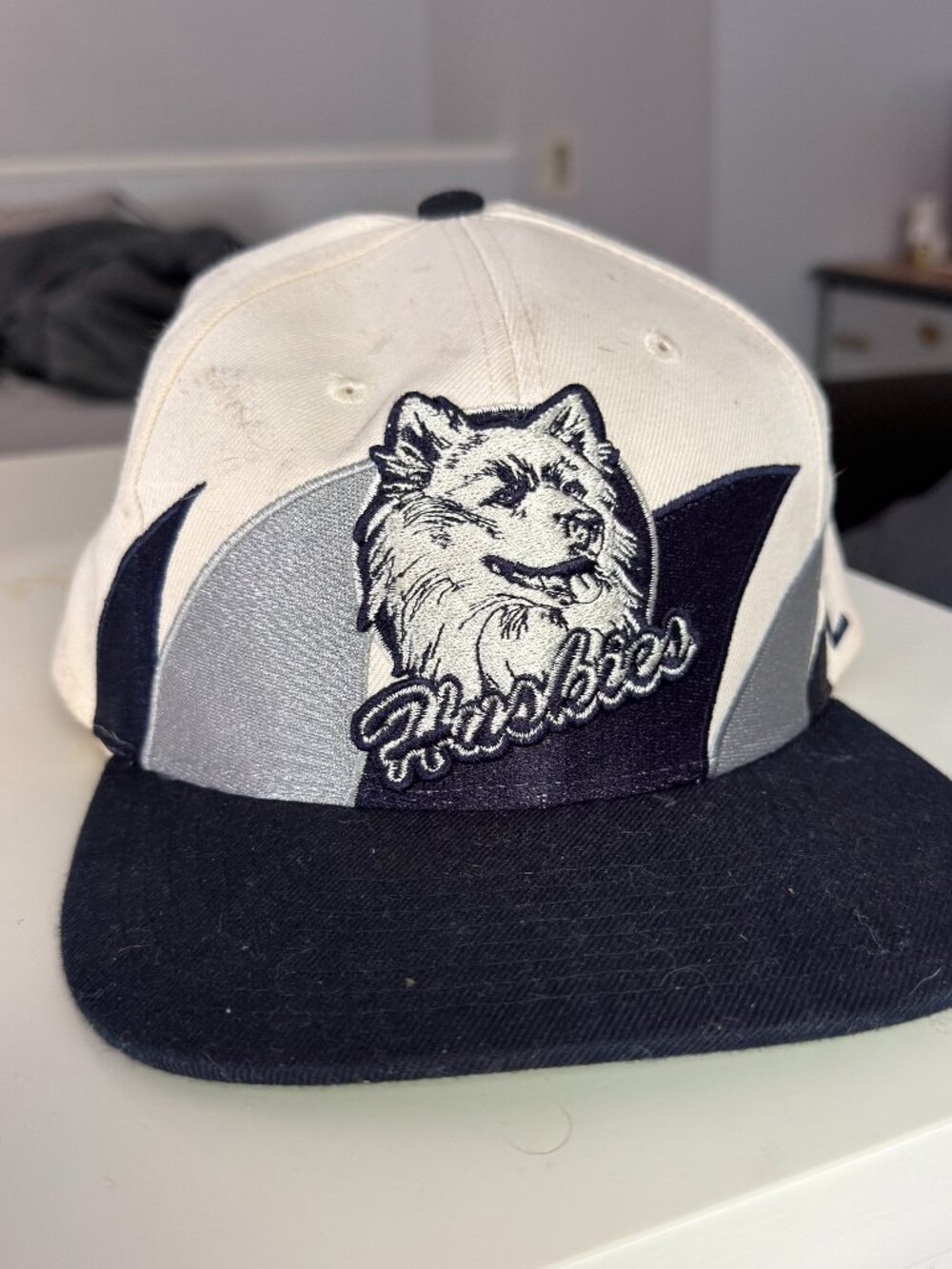 UConn Huskies Zephyr Sharktooth Snapback Hat, Retro Husky Logo, White/Navy/Gray